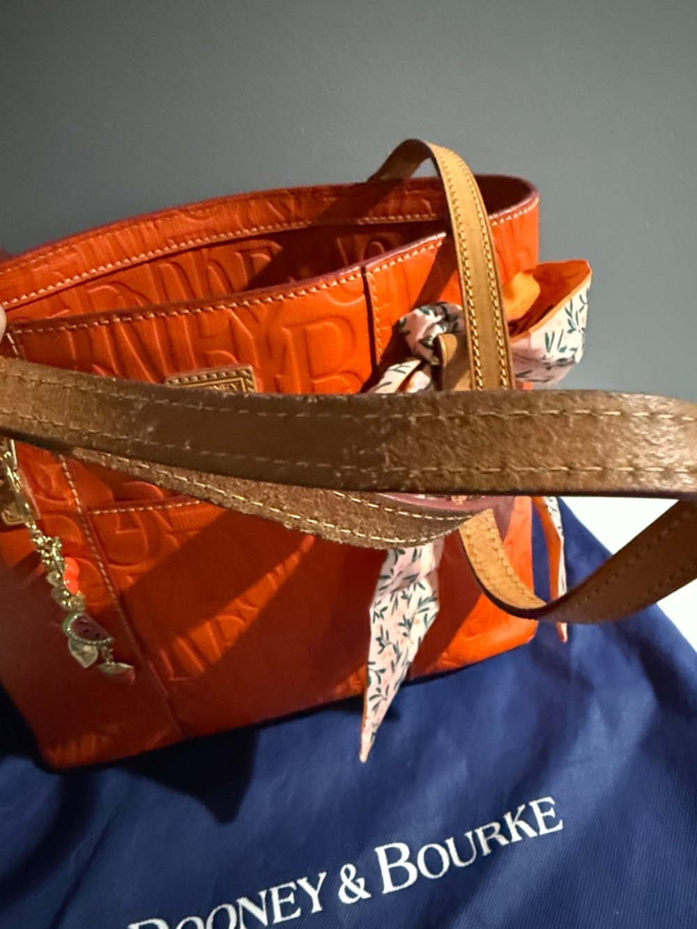 vintage Dooney & Bourke Retro Embossed Graffica GUC - Picture 4 of 15